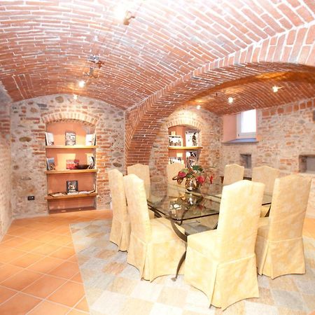 Hotel Palazzo Di Mezzo Carrù Eksteriør billede