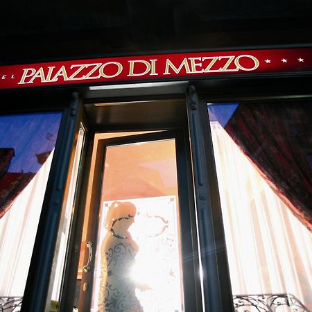 Hotel Palazzo Di Mezzo Carrù Eksteriør billede