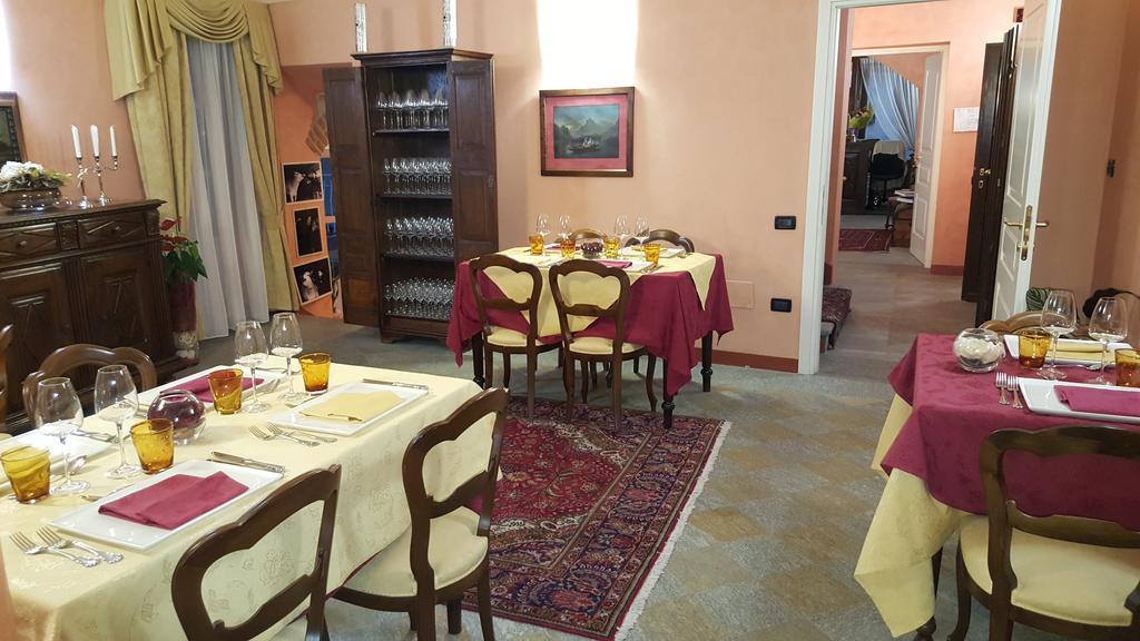 Hotel Palazzo Di Mezzo Carrù Eksteriør billede