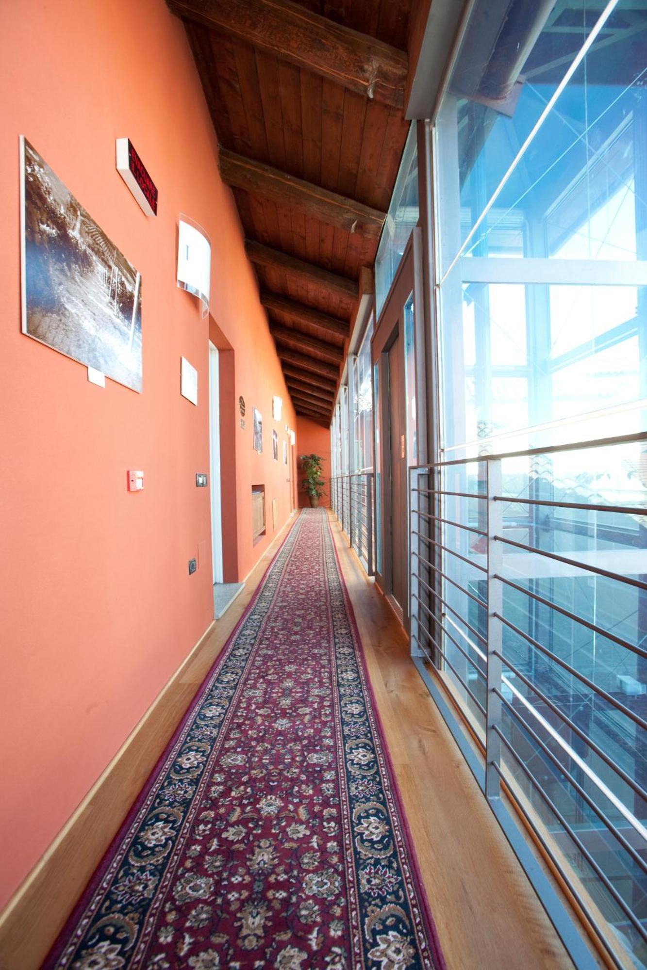 Hotel Palazzo Di Mezzo Carrù Eksteriør billede