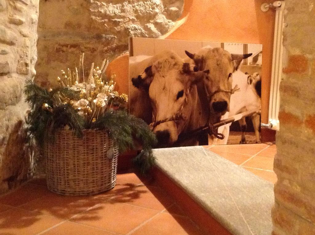 Hotel Palazzo Di Mezzo Carrù Eksteriør billede