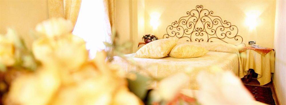 Hotel Palazzo Di Mezzo Carrù Eksteriør billede