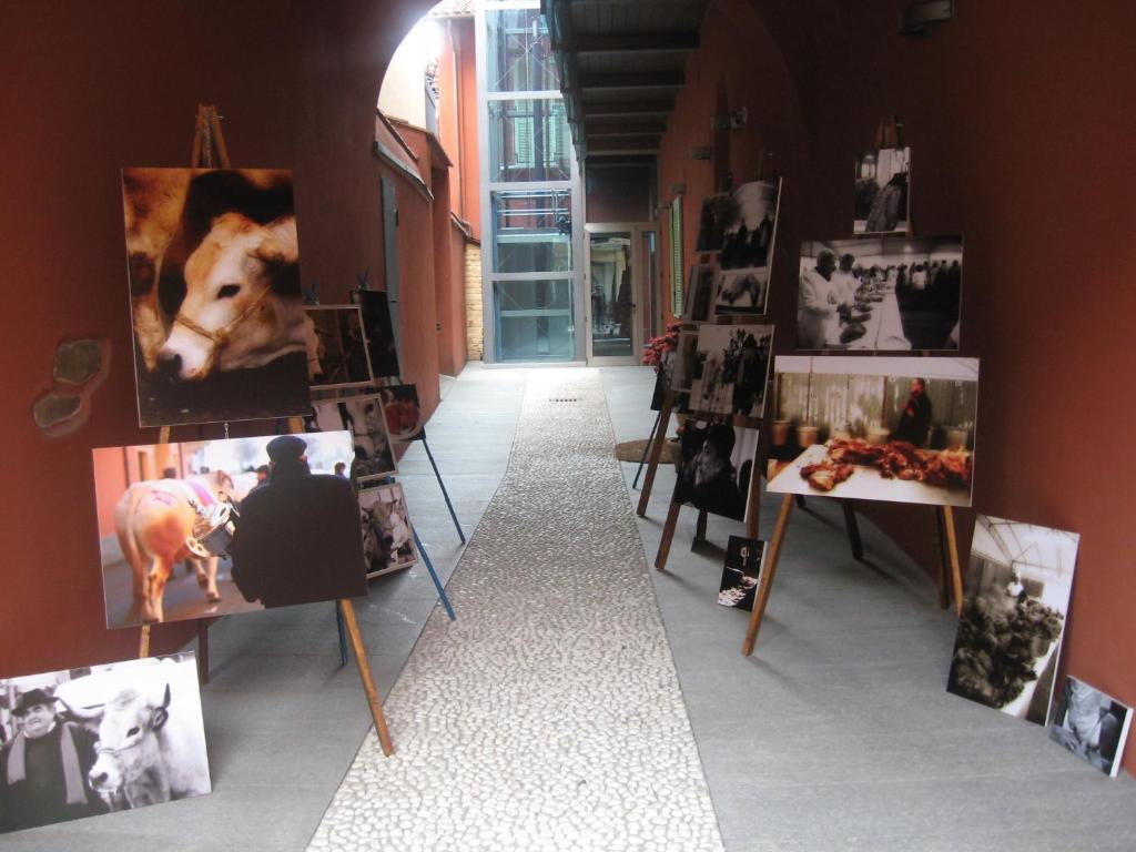 Hotel Palazzo Di Mezzo Carrù Eksteriør billede