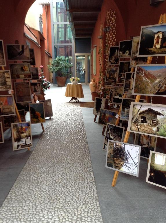 Hotel Palazzo Di Mezzo Carrù Eksteriør billede