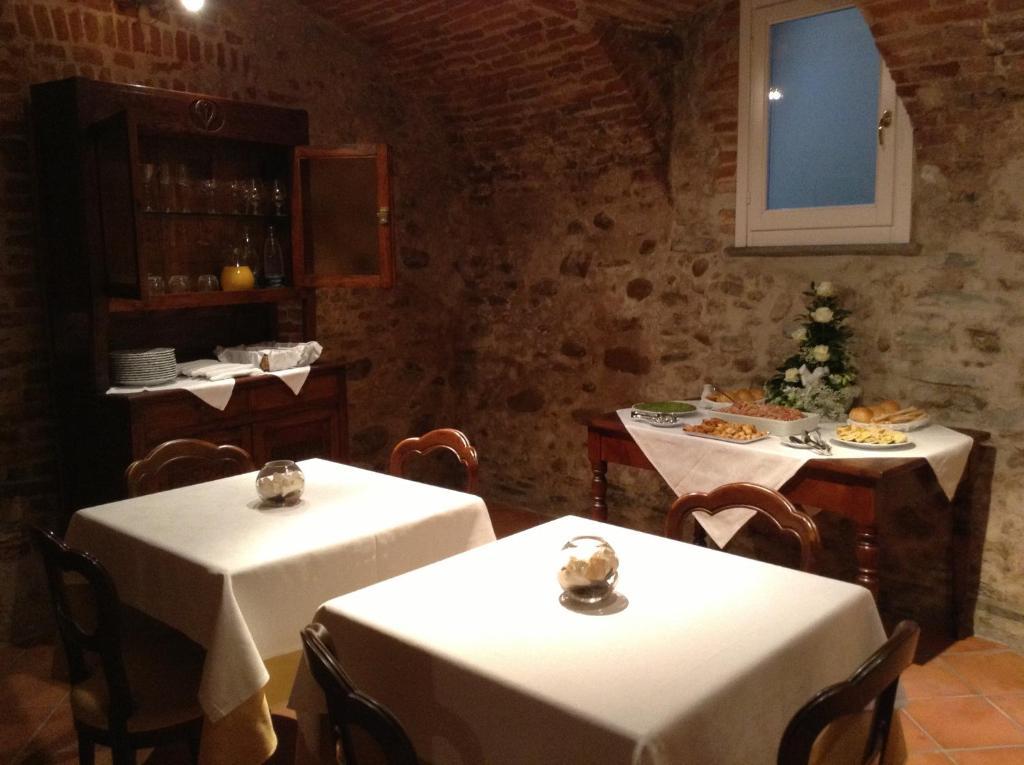Hotel Palazzo Di Mezzo Carrù Eksteriør billede