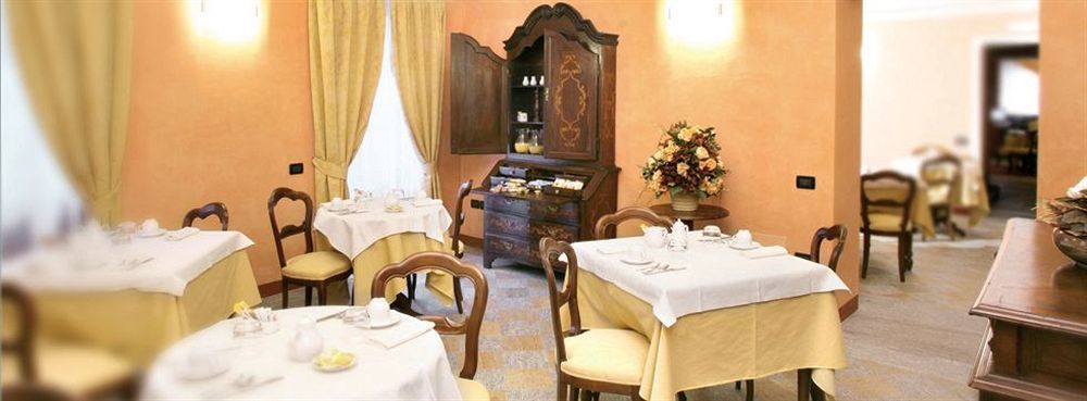 Hotel Palazzo Di Mezzo Carrù Eksteriør billede